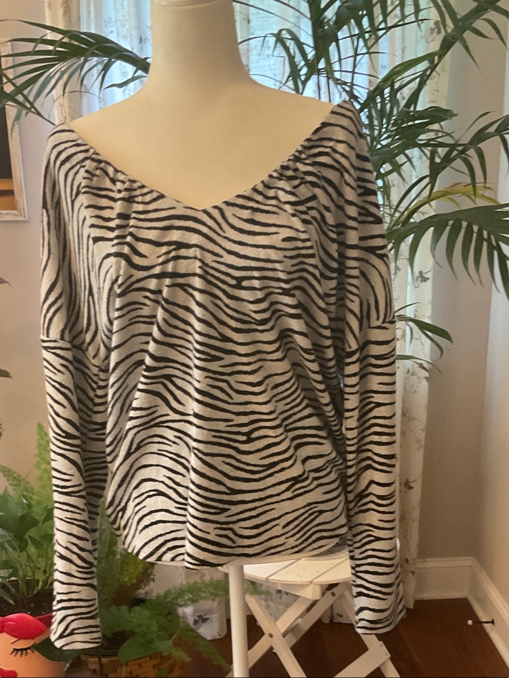Mauve by Anthropologie Black and White Zebra V-Neck Sweater